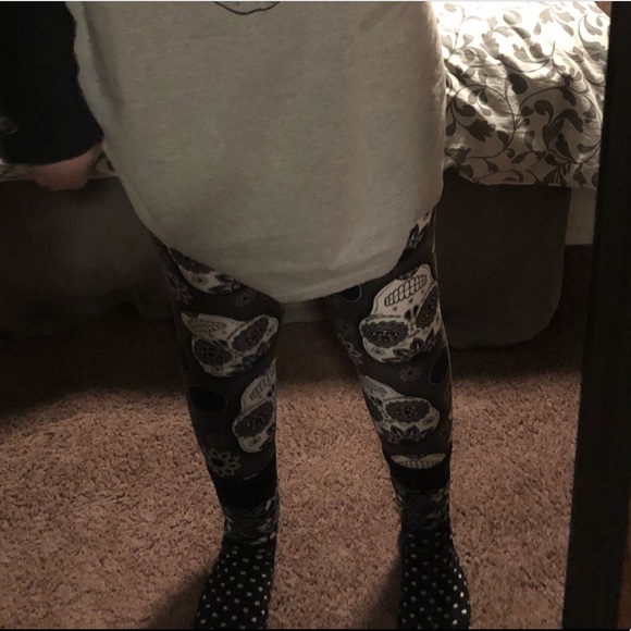 BLACK AND WHITE SKULL CANDY LEGGINGS - Picture 5 of 5